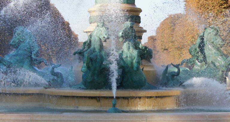 Some-of-the-marine-horse,-by-Frémiet,-of-the-Fountain-of-the-four-parts-of-the-world,-Place-Camille-Jullian-near-the-Observatory-Garden-in-Paris